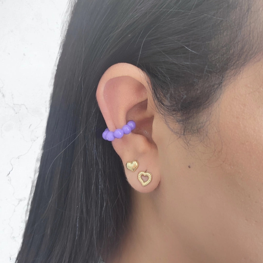 Earcuff violeta en Resina en oreja