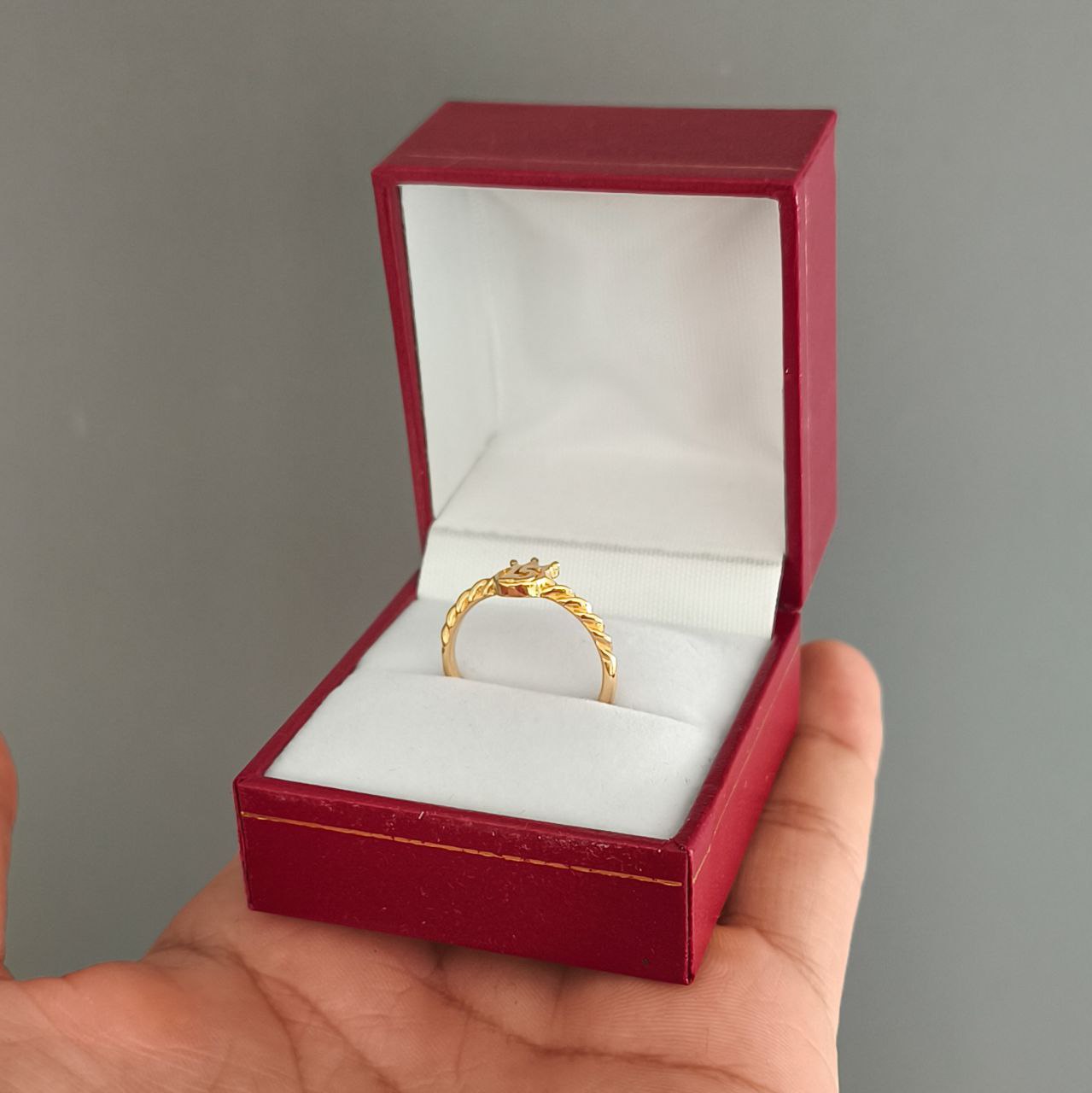 Anillo de Oro 18K para 15 Años | Personaliza y Sorprende