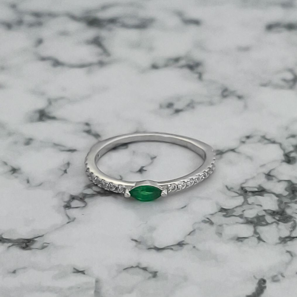 El Anillo de Compromiso Plata 925 Perfecto para una Mujer Sofisticada y Moderna