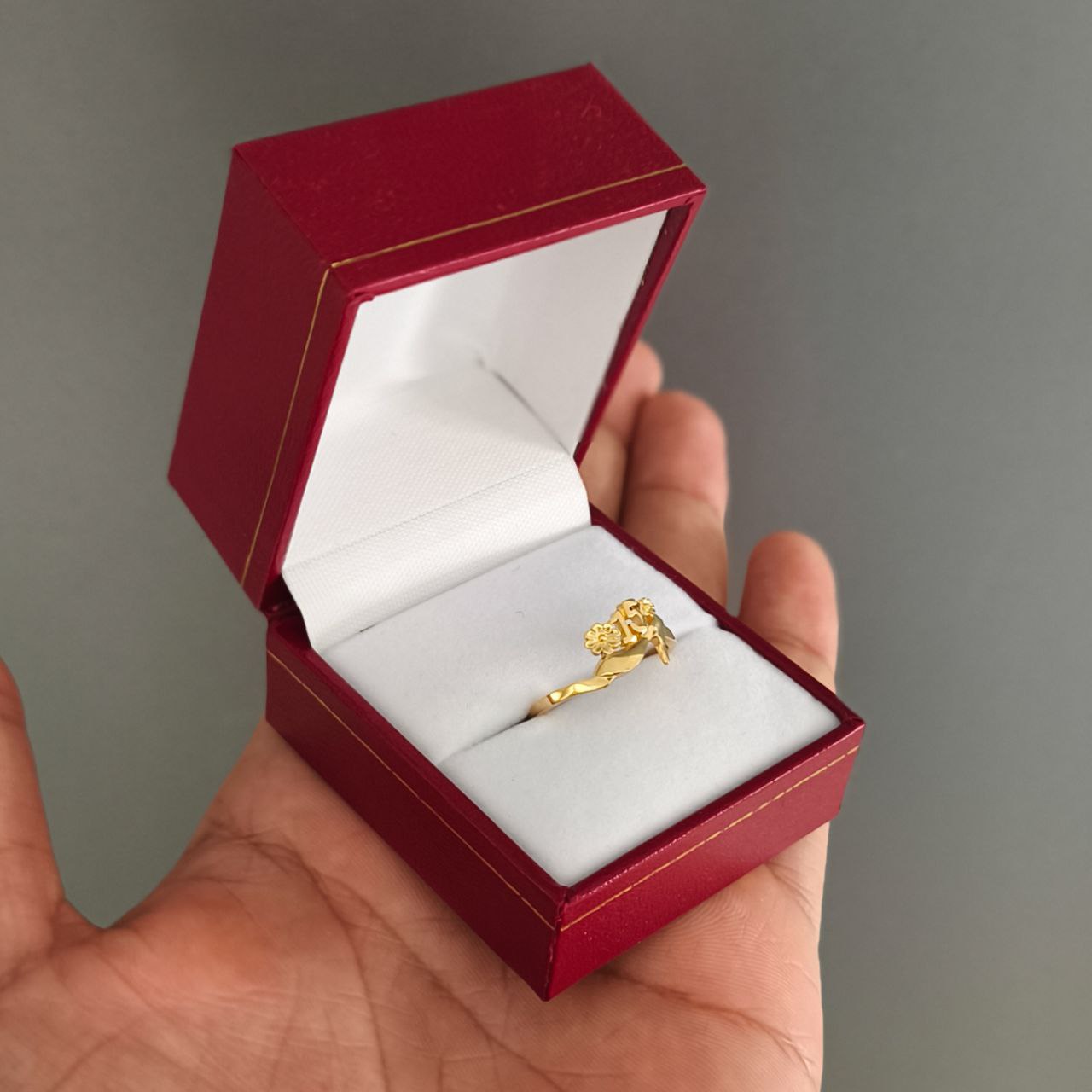 Anillo de Quinceañera Oro 18K con Diseño '15' y Tacón | Símbolo de Transición