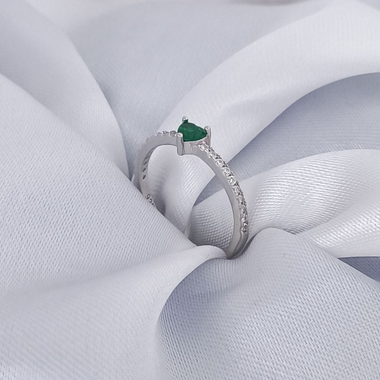 El Anillo de Compromiso Plata 925 Perfecto para una Declaración de Amor Natural