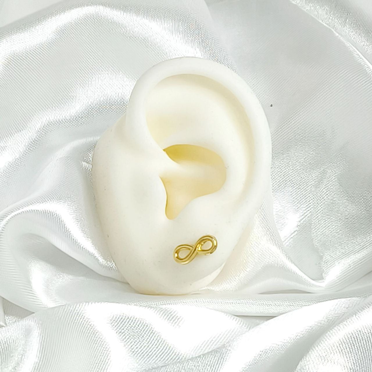 Anti-allergy Earrings with Safety Polka Dots in 18k Gold Plated Infinity