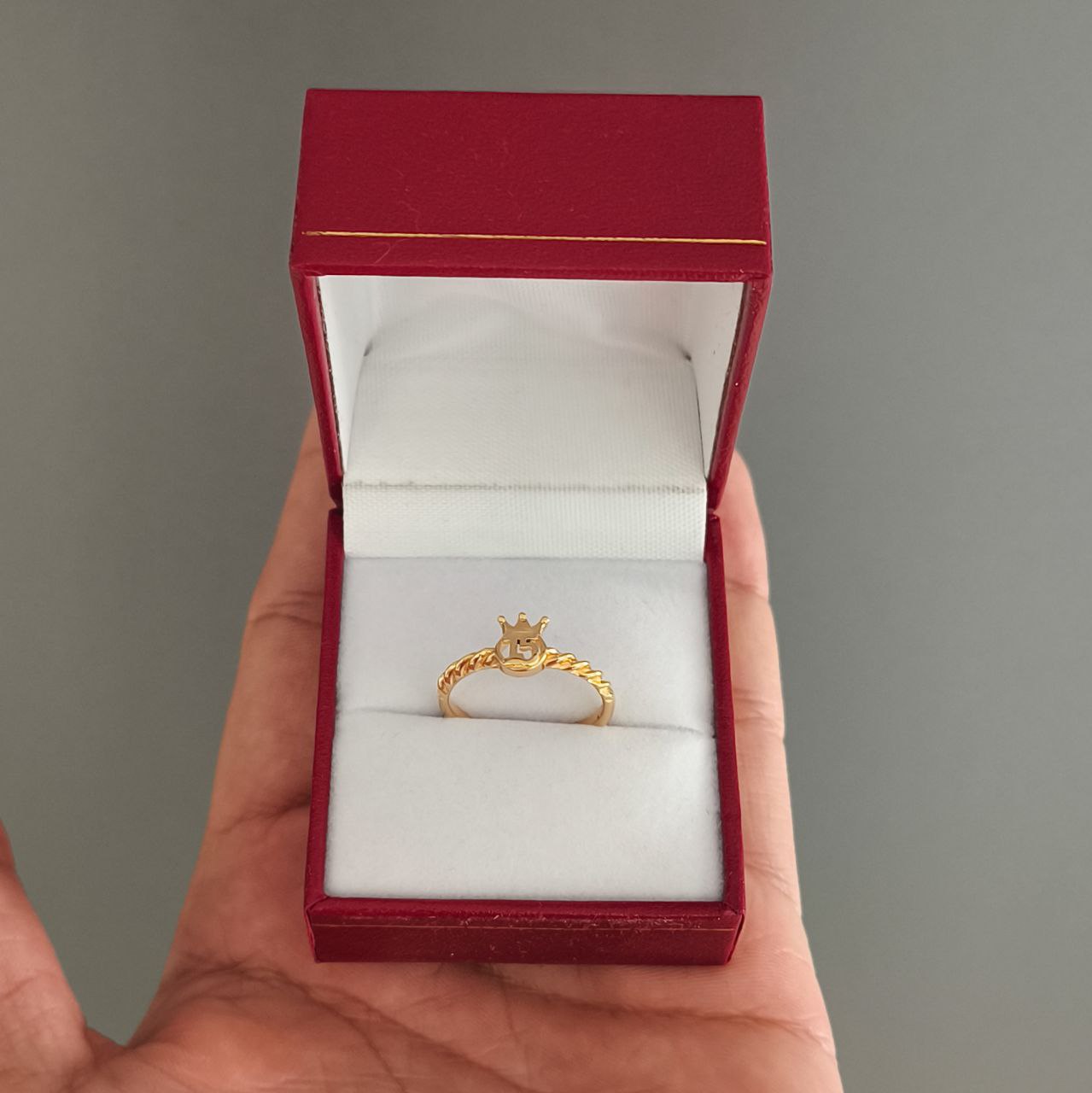 Anillo Quinceañera Oro 18K: Simboliza un Nuevo Comienzo con Elegancia