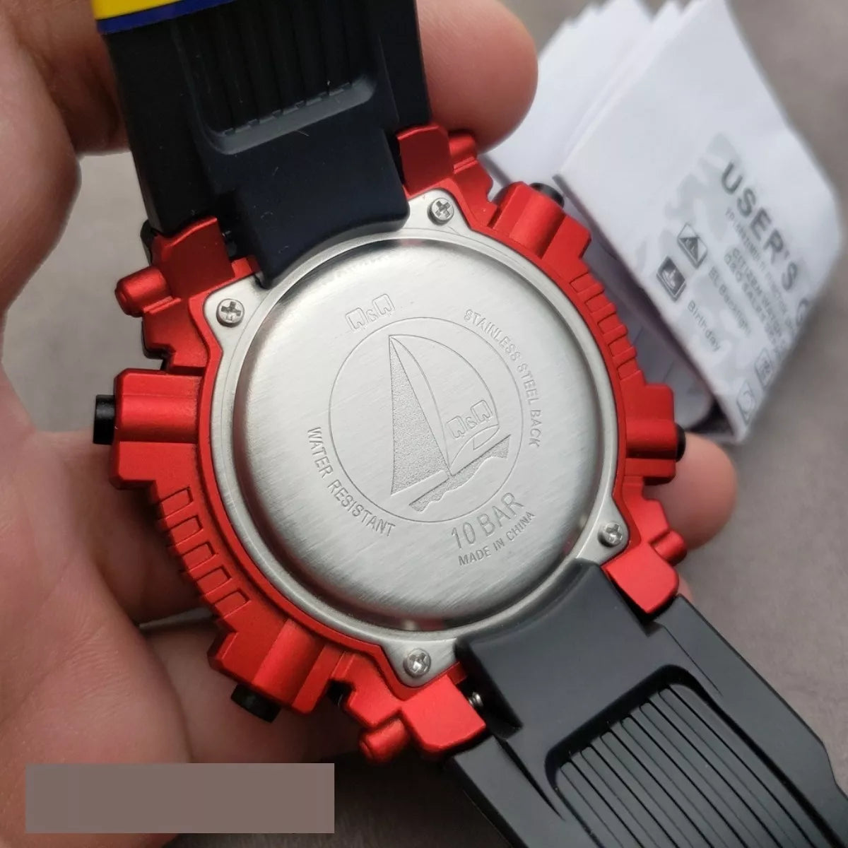 Reloj Q&Q M168J800Y Hombre Deportivo Digital Acuático