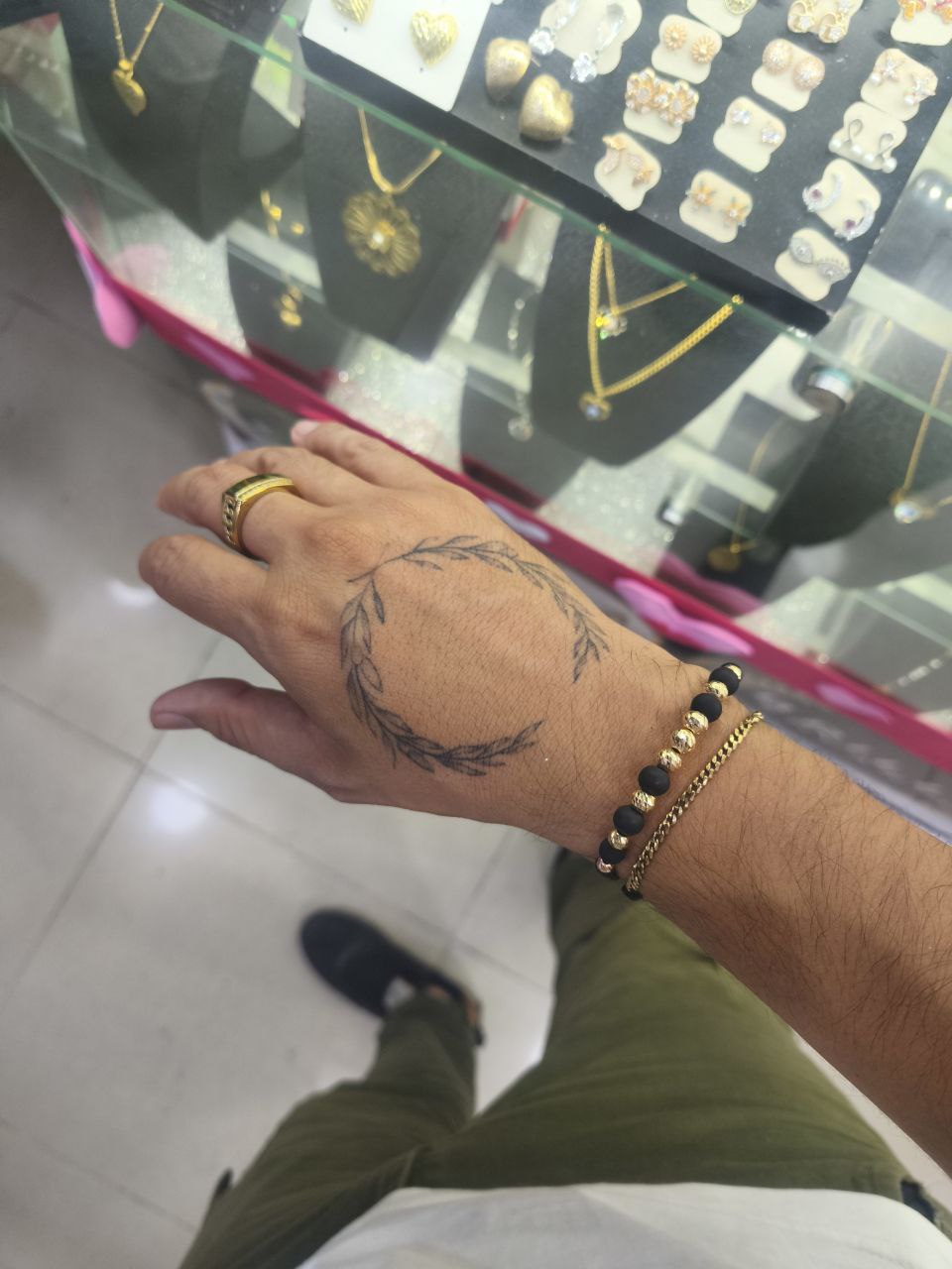 Detalle de balines diamantados en oro amarillo 18K Villavicencio