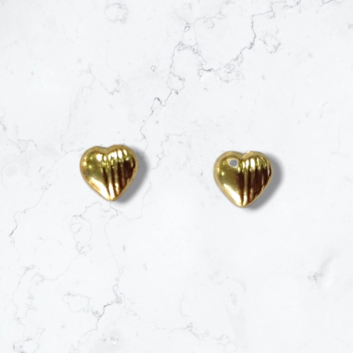 Aretes Anti alérgicos Corazones Pequeña Oro Laminado18k