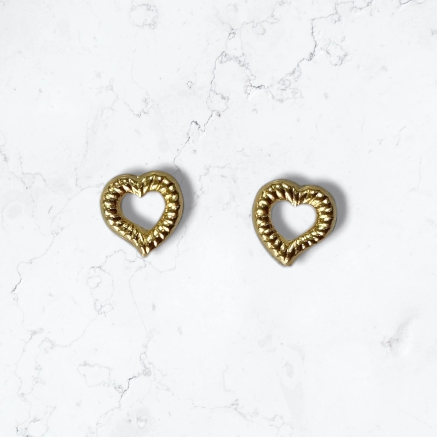 Aretes Anti alérgicos Corazones Oro Laminado18k