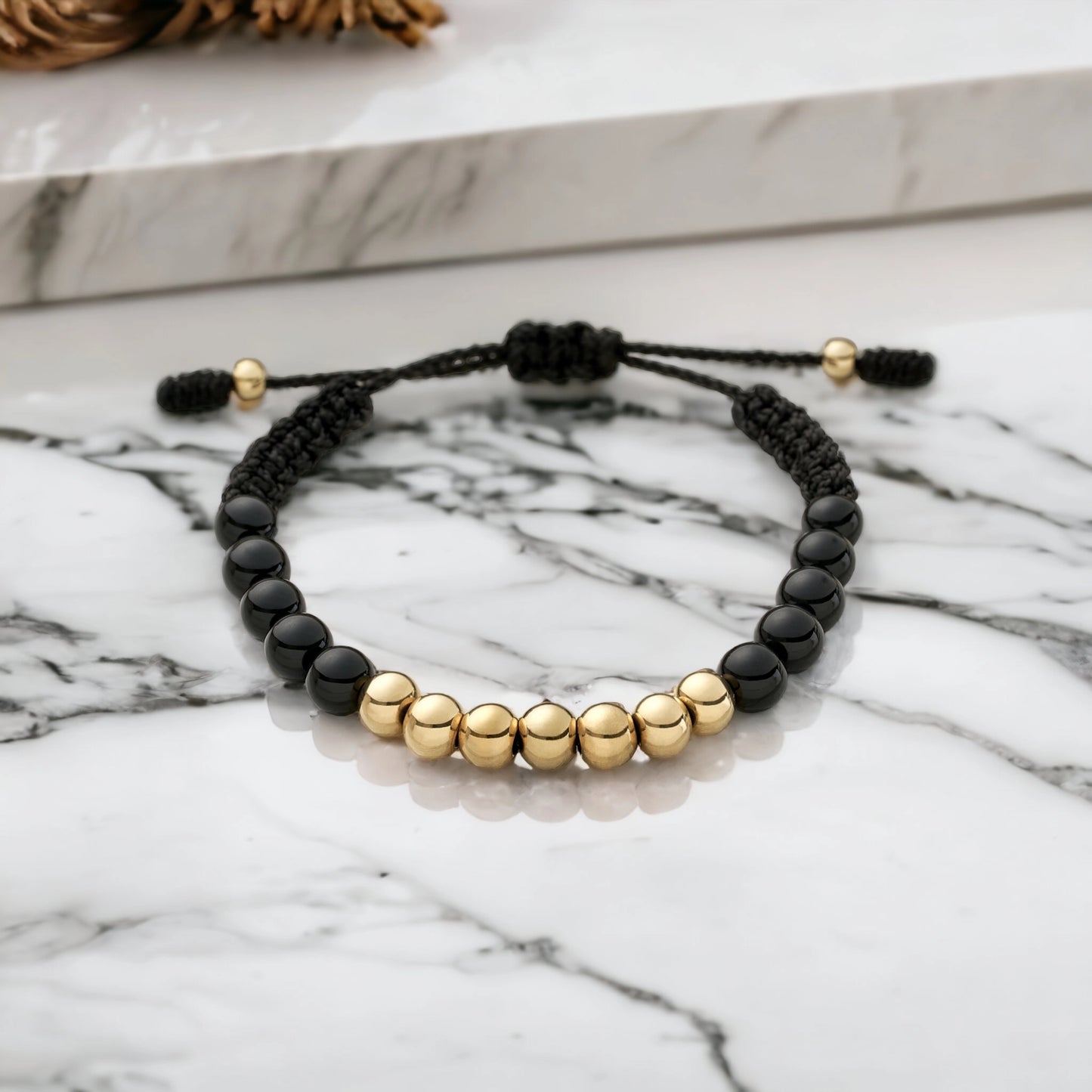 Pulsera Tejida Oro Laminado18k Central y Ónix Negro