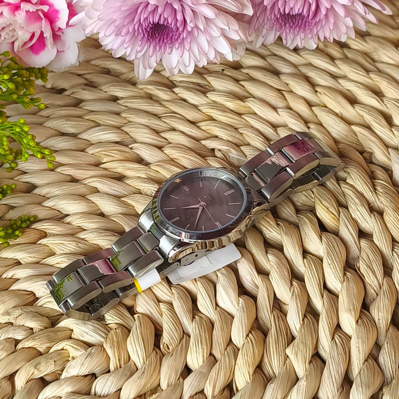 Reloj Mujer Qyq Original Q&q Plateado Elegante C215j222y
