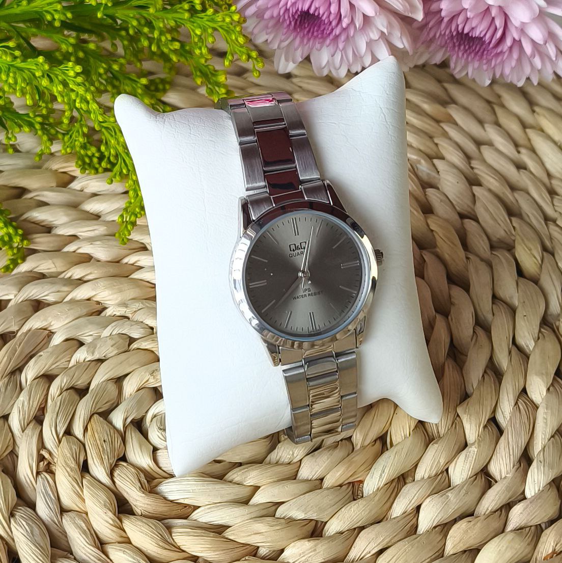Reloj Mujer Qyq Original Q&q Plateado Elegante C215j222y