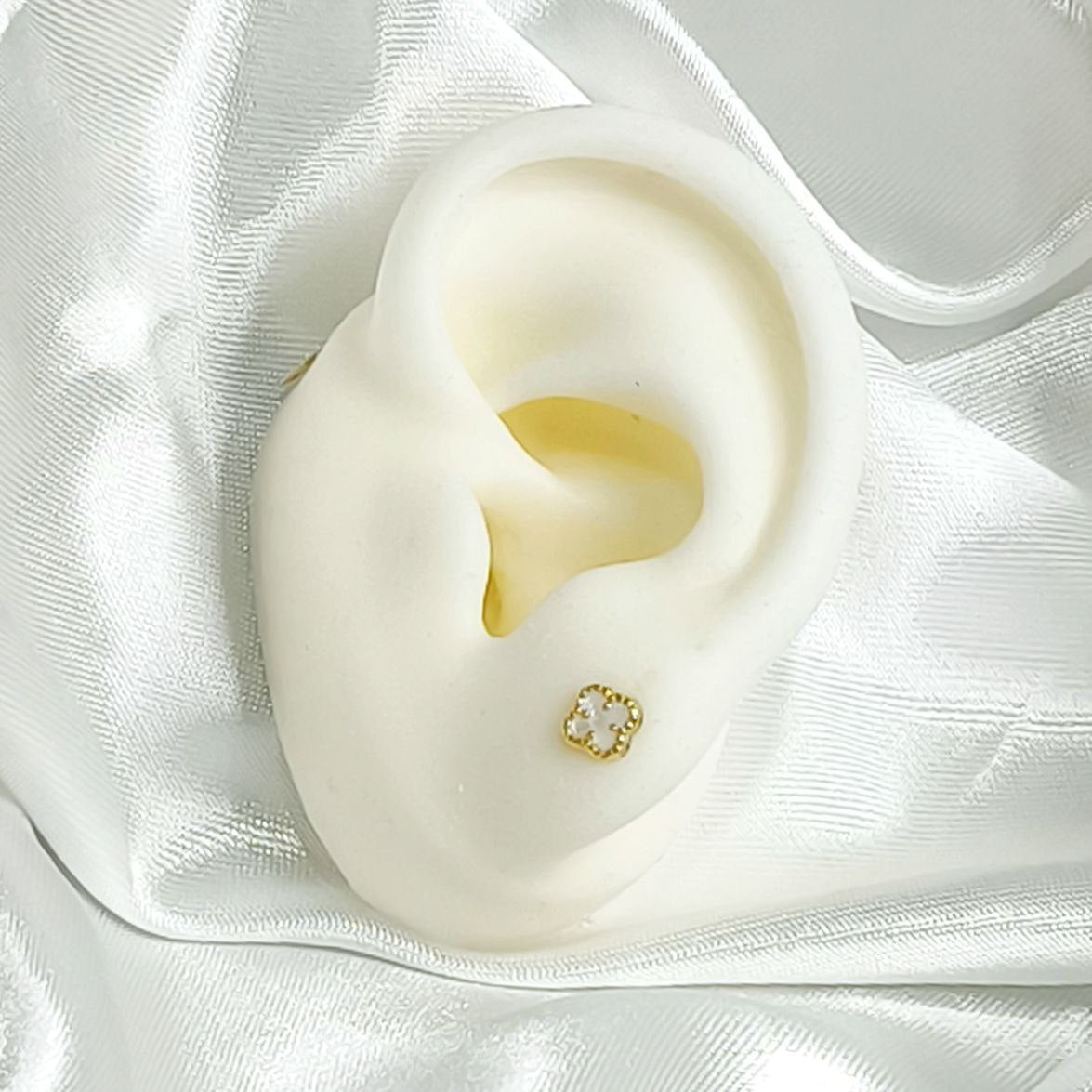 Aretes Trébol Oro Laminado 18K Antialérgicos Pequeños para Niñas o Mujeres
