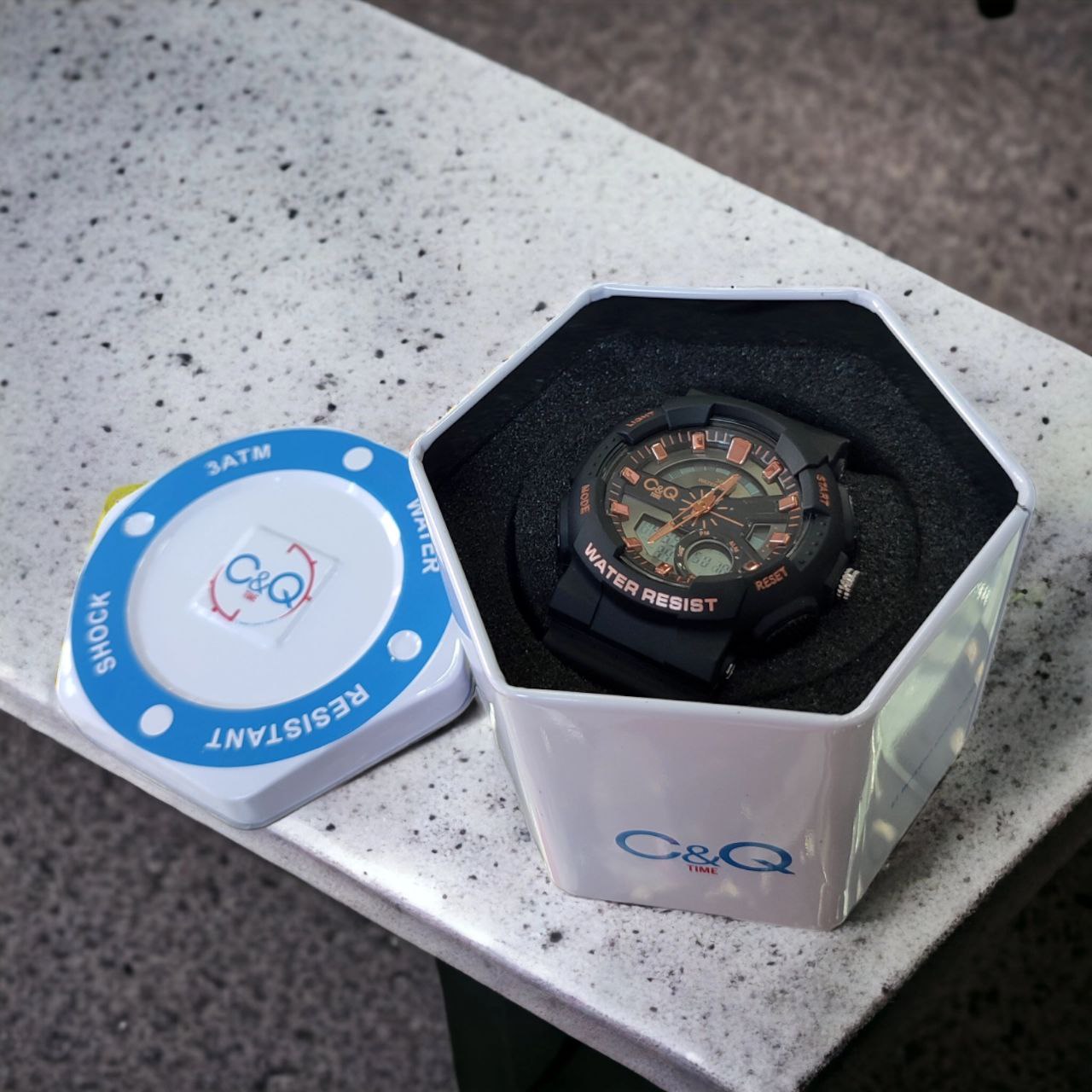 Reloj C&Q CON CAJA METAL