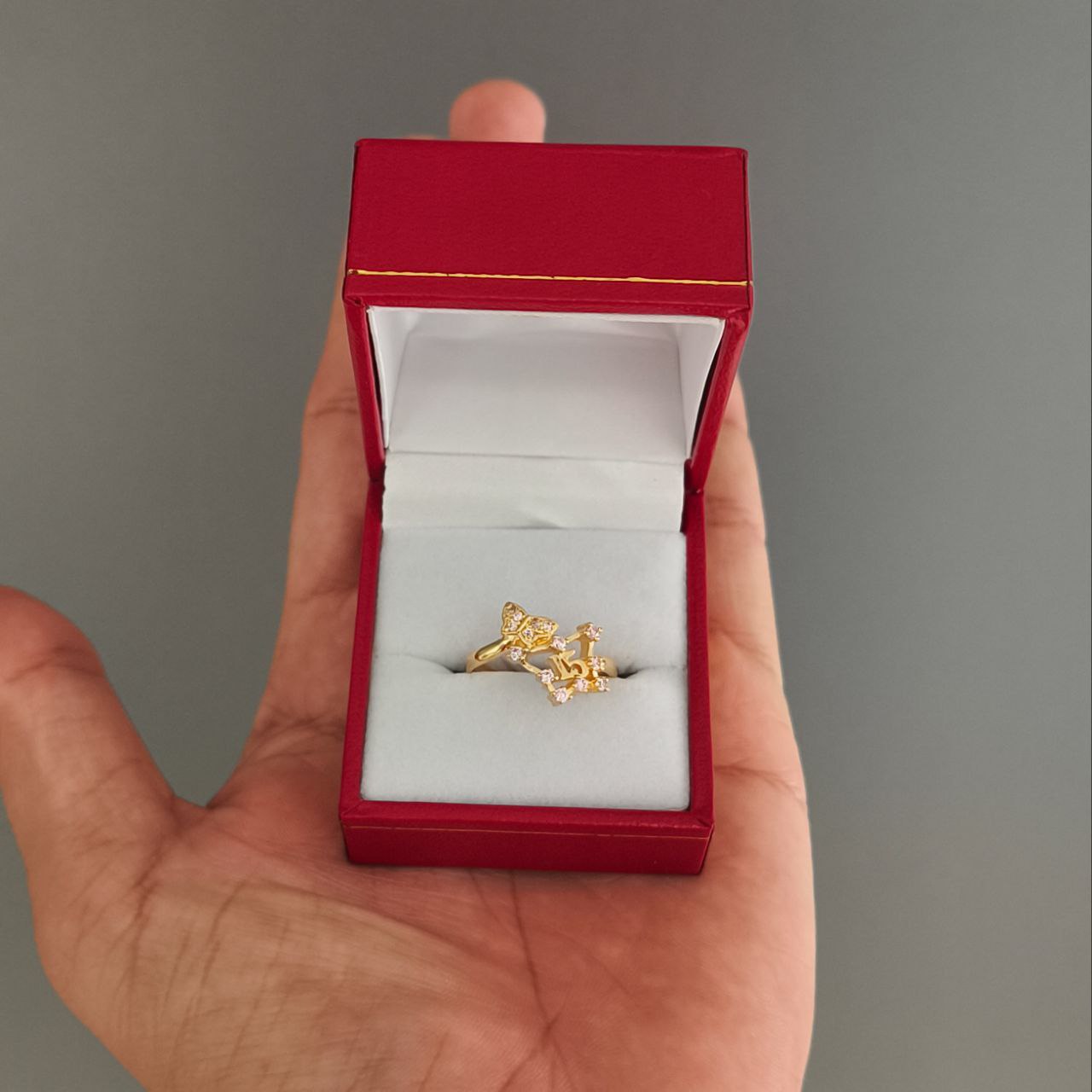 Regalo Especial: Anillo Oro 18K Personalizado "15" para Quinceañera en Colombia