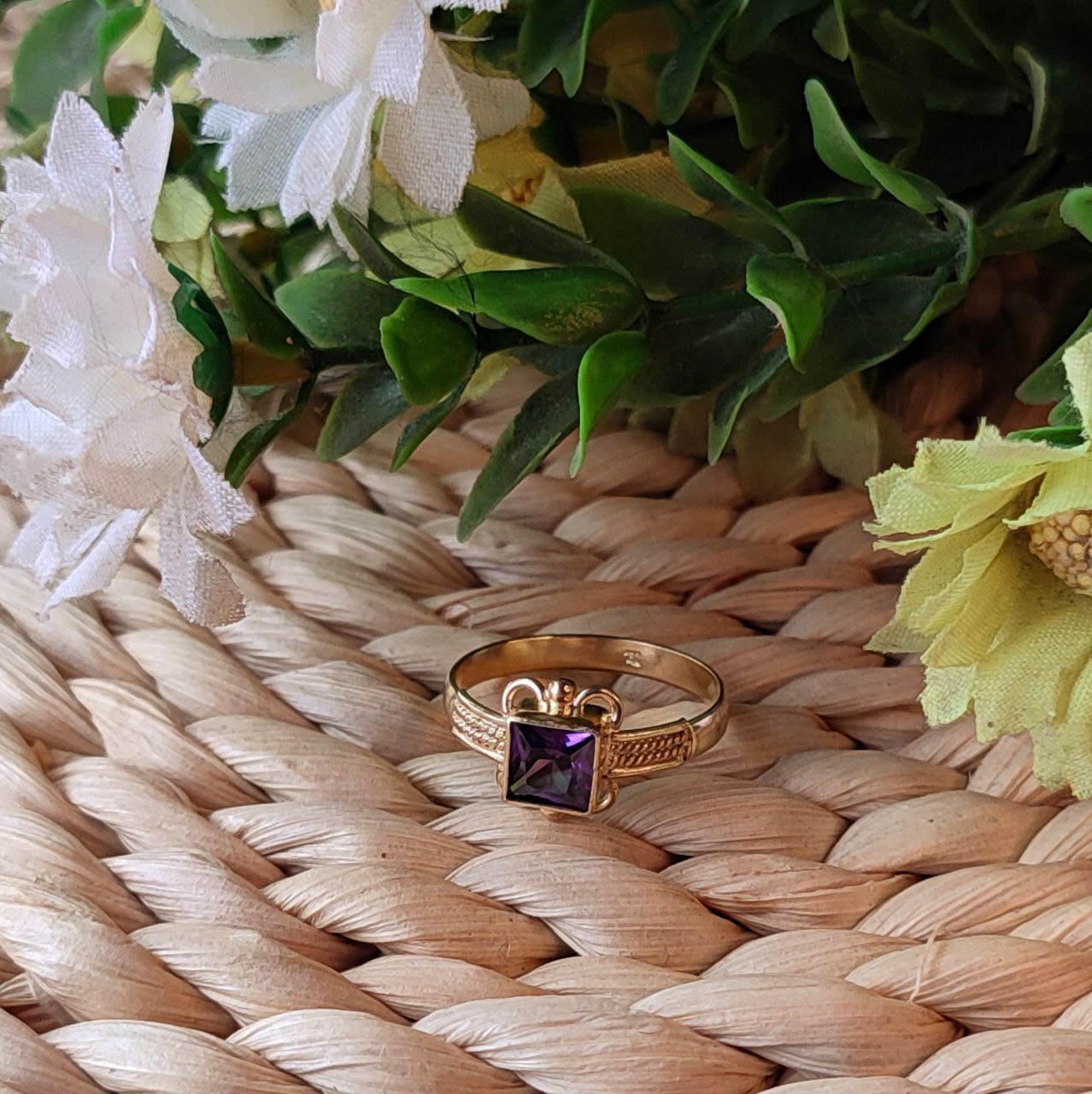 Anillo Oro18k Laminado Solitario Cuadrado Violeta
