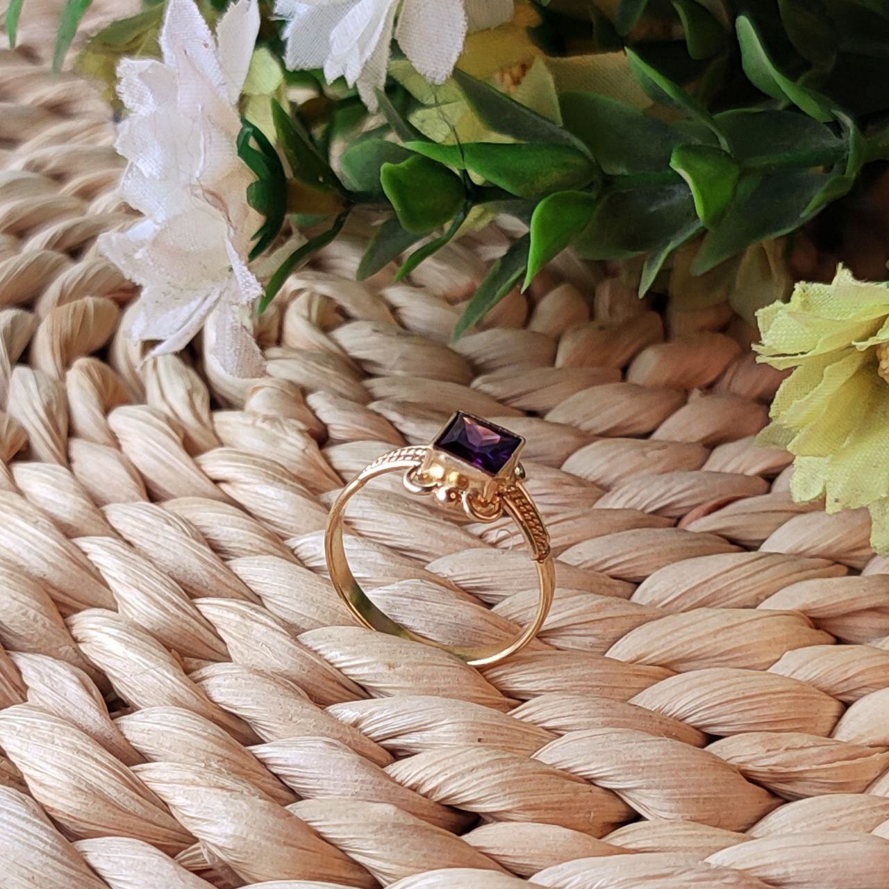 Anillo Oro18k Laminado Solitario Cuadrado Violeta