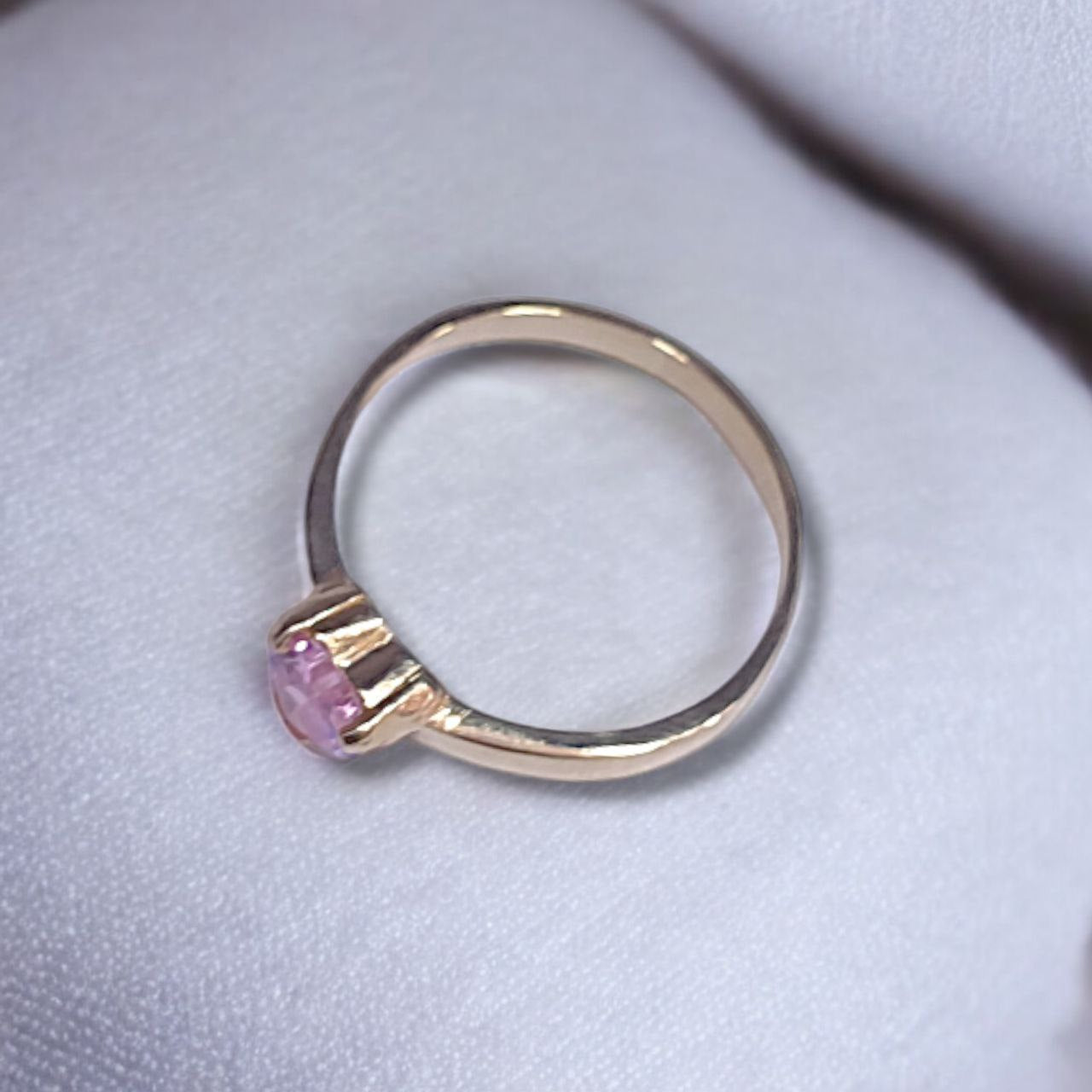18k Gold Solitaire Heart Lady Ring