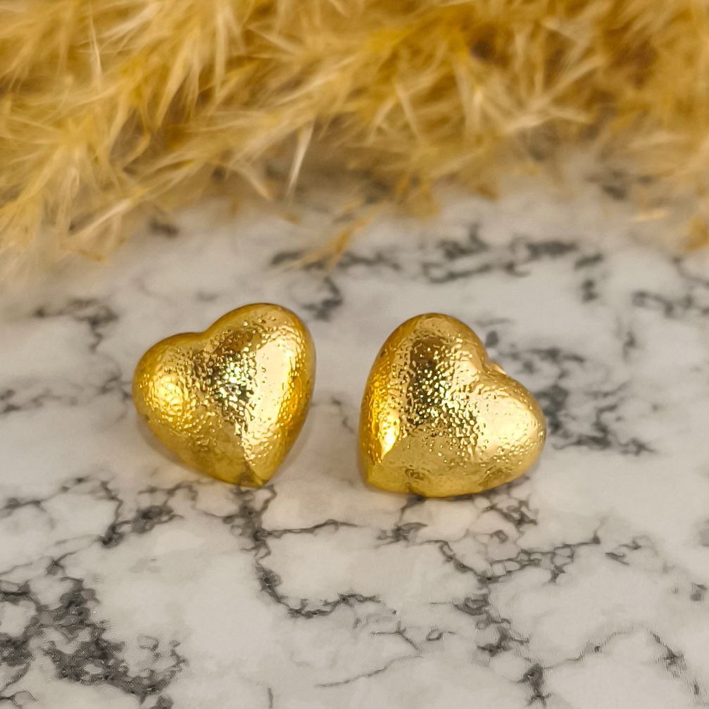 Aretes de Corazón Martillado en Rodio - Textura Mate Elegante para Mujer | $24.900