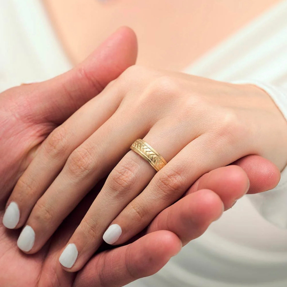 Argolla matrimonial en oro laminado de 18 kilates para mujer con envío gratis en Colombia y villavicencio