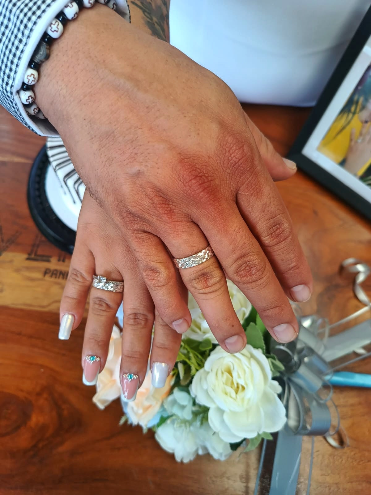 detalle de argolla verona en plata pura 1000 para pareja