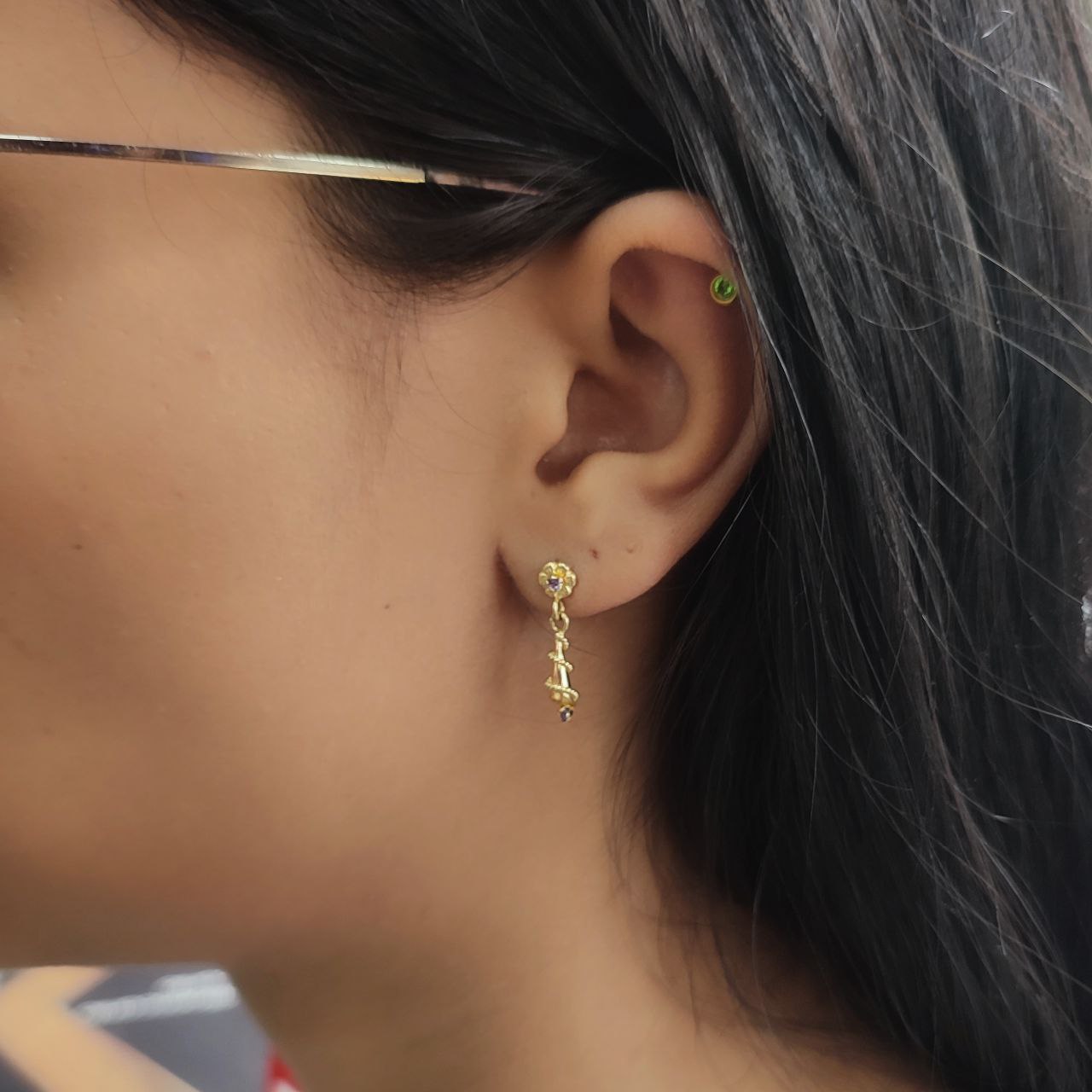 Aretes Anti alérgicos Seguridad Colgantes Mujer Oro Laminado18K Brillo Encanto