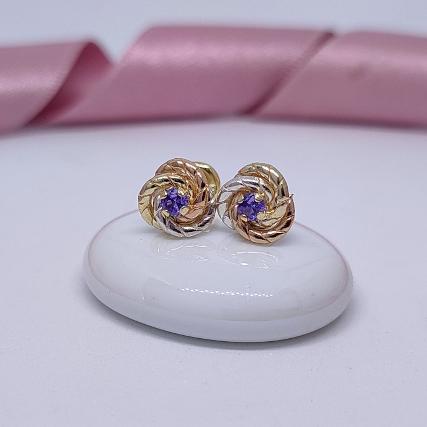 Aretes Topos Dama Mujer 3 Oros Laminado 18k Anti alergénicos Con Rosca De Seguridad Brillo Encanto
