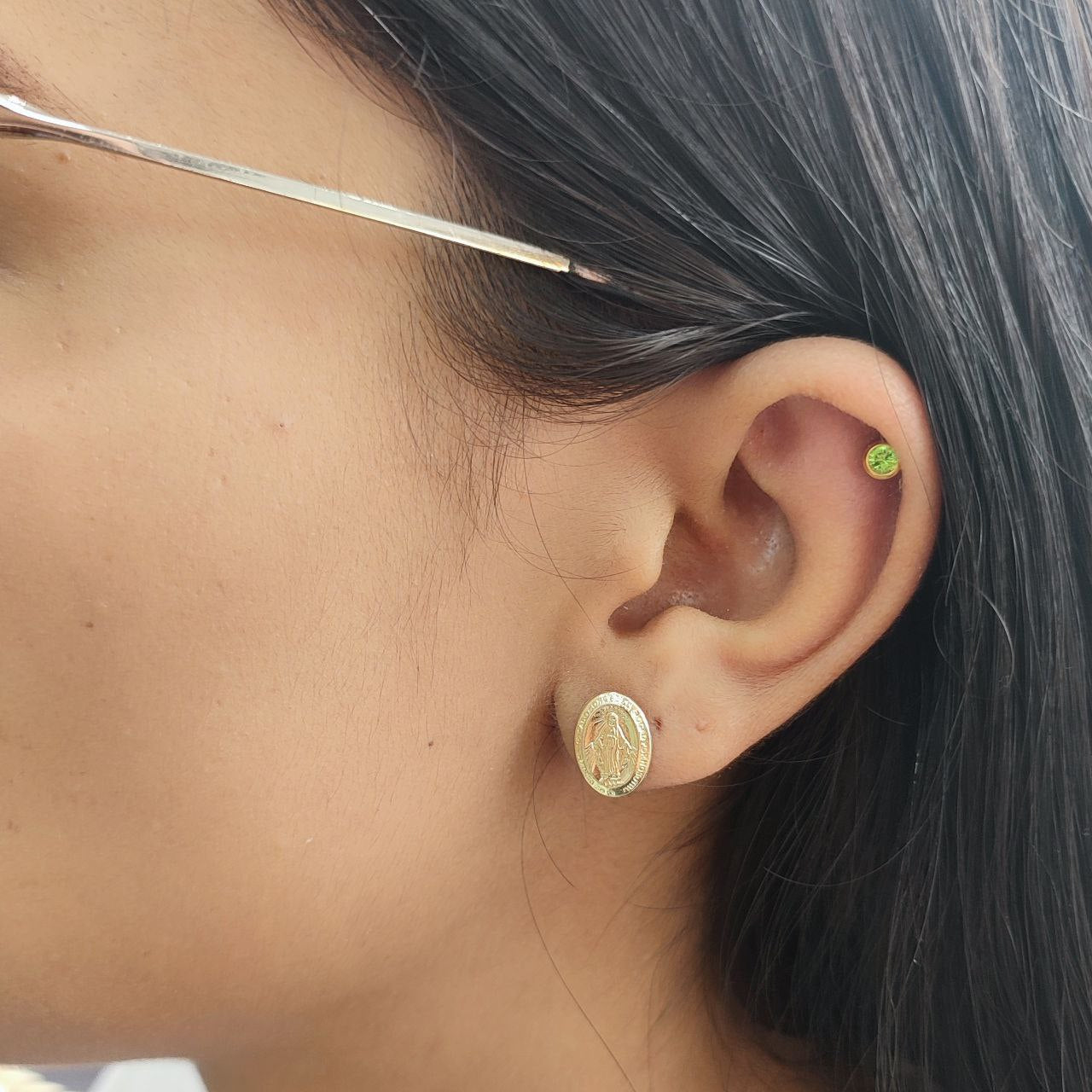 Aretes Topos Mujer Anti alergénicos Oro Laminado 18k Virgen Guadalupe Brillo Encanto