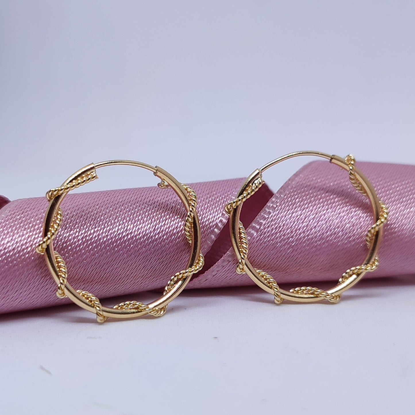 Candongas Medianas Lazo Mujer De Oro Laminado18k Anti alergénicos Brillo Encanto