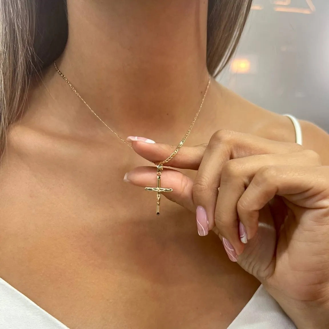 Dije Cruz Cristo Pequeño Para Mujer Dama Oro Laminado 18k Brillo Encanto