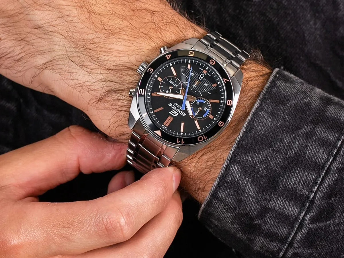 Reloj Casio Edifice Acero Analógico Sumergible Original EFV-590D-1AVUDF Brillo Encanto