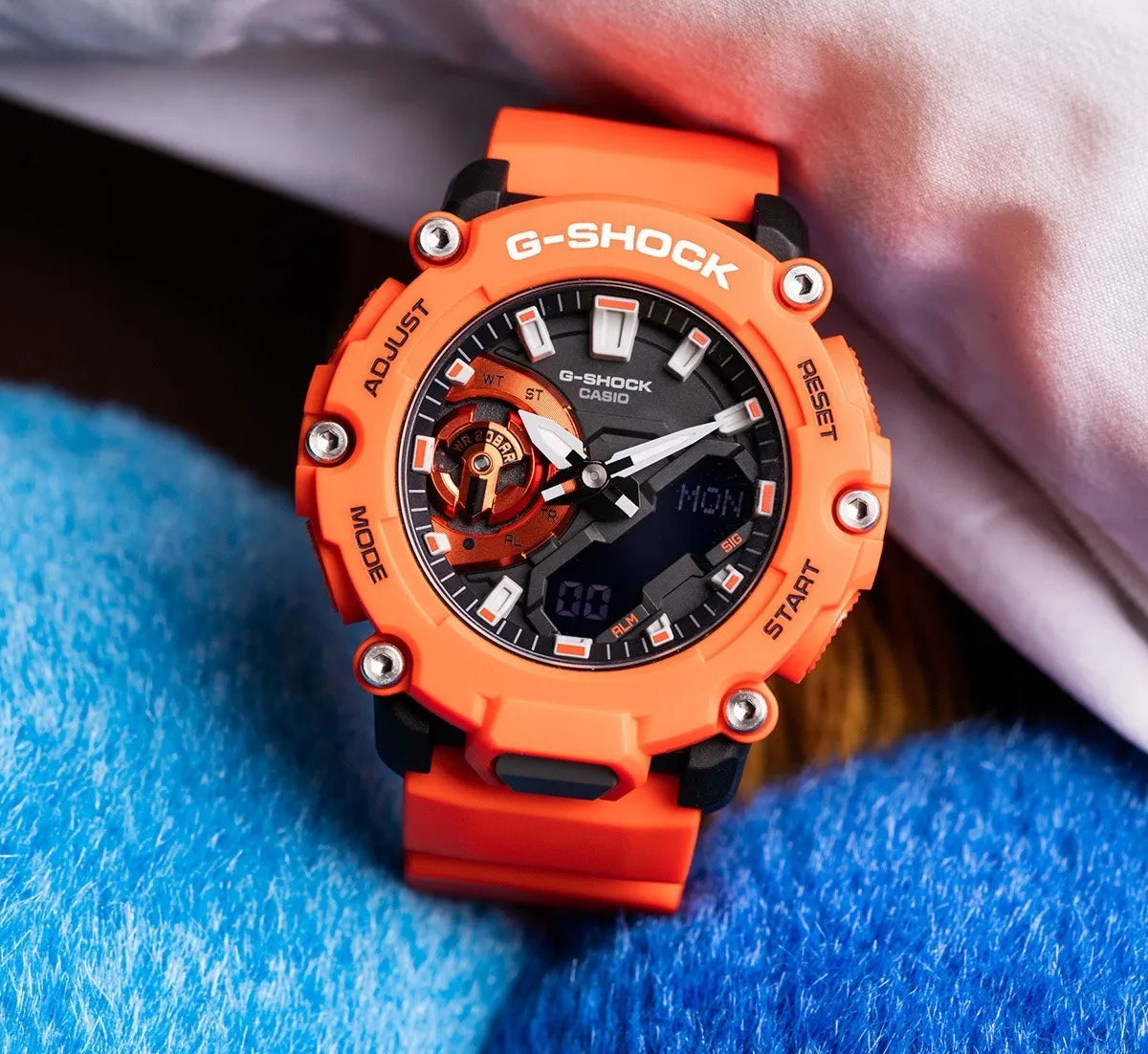 Reloj Casio G-shock Hombre Deportivo Sumergible Y Brújula GA-2200M-4ADR Brillo Encanto