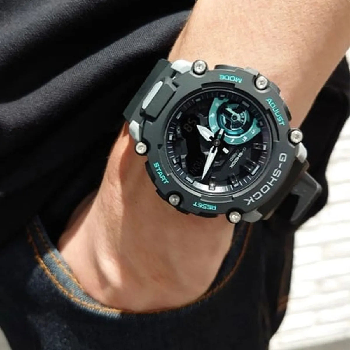 Reloj G-shock Hombre Deportivo Sumergible Y Brújula Digital GA-2200M-1ADR Brillo Encanto
