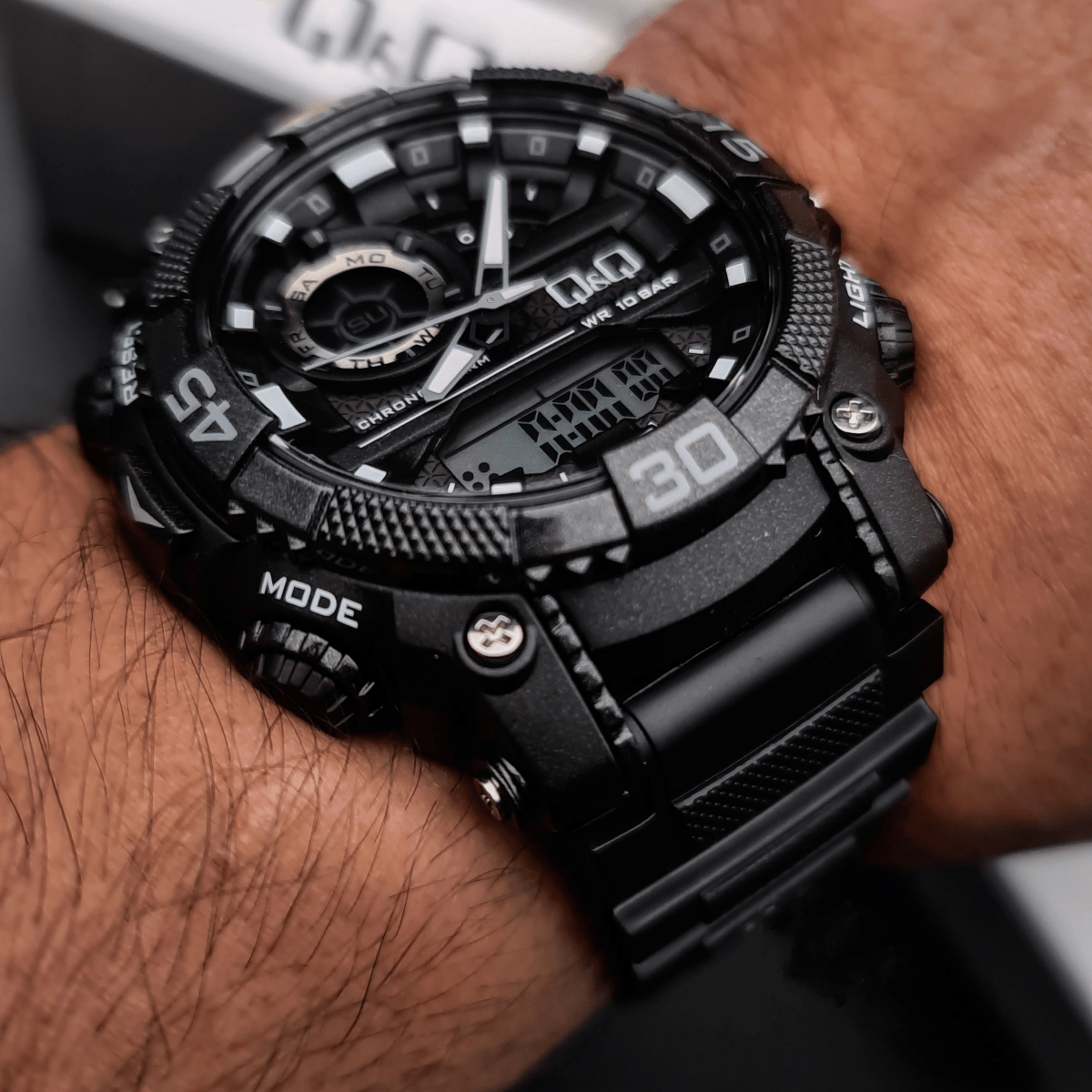 Reloj Hombre Deportivo Q&Q GW87J010Y Análogo y Digital Sumergible Brillo Encanto