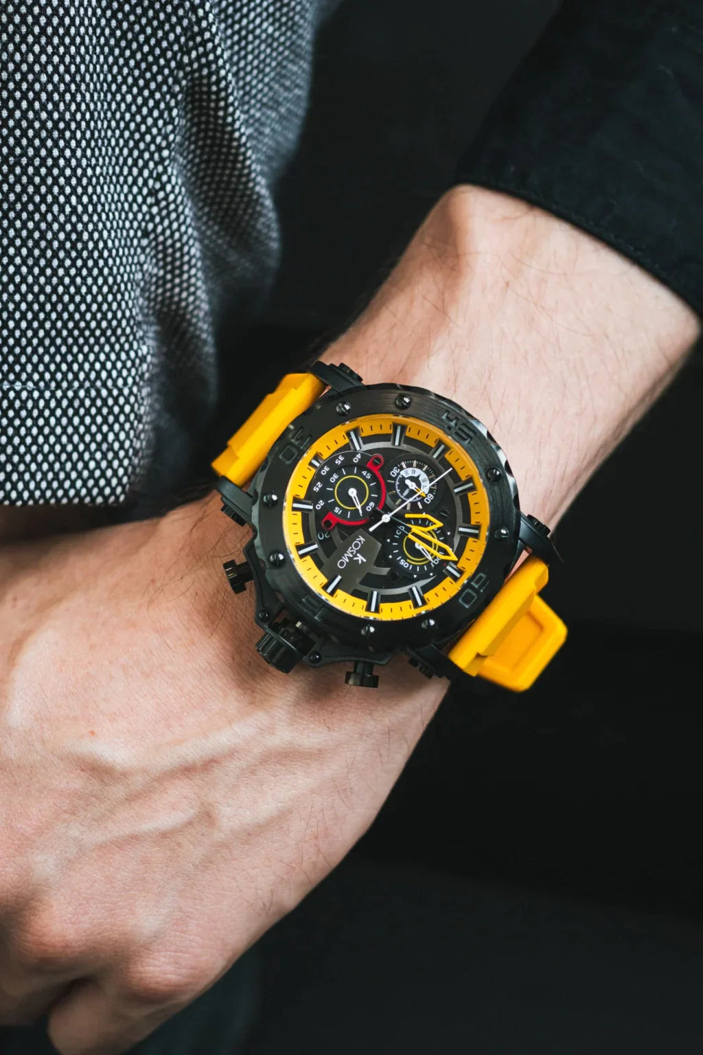 Reloj Hombre Kosmo K3932G Deportivo Amarillo Pulso Siliconado Brillo Encanto