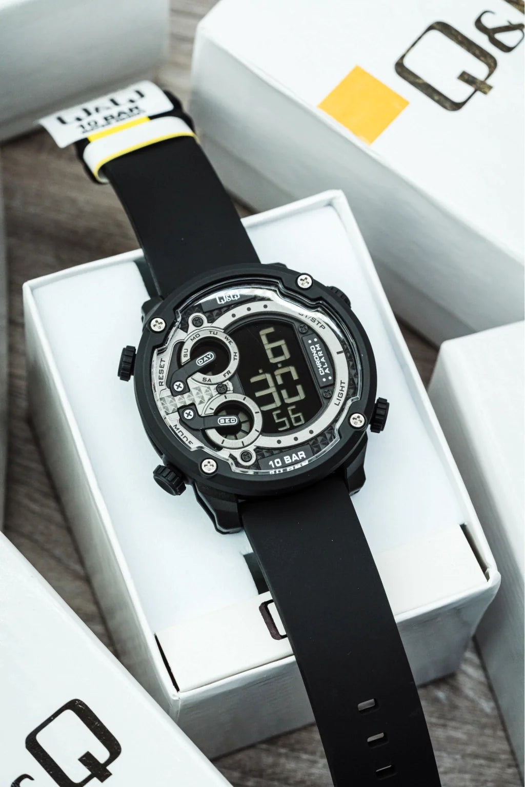 Reloj Q&Q Digital Original M169J800Y Negro Sumergible 100M Brillo Encanto