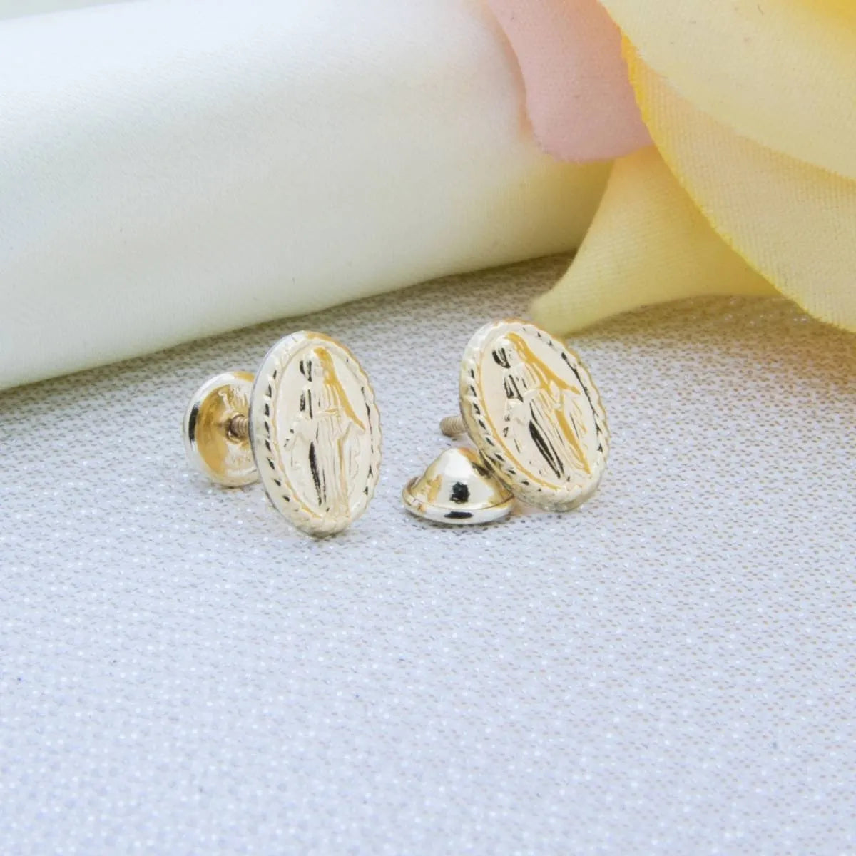 Topos / Aretes De Mujer En Oro 18k Laminado Virgen Guadalupe Brillo Encanto