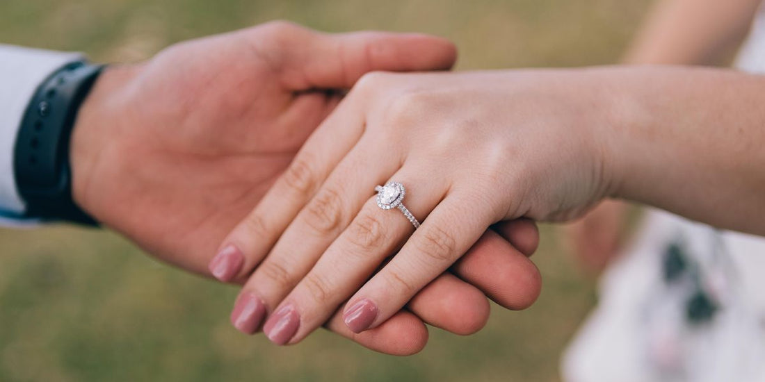 Anillos de Compromiso en Colombia: Encuentra el Símbolo Perfecto de Amor en Brillo Encanto