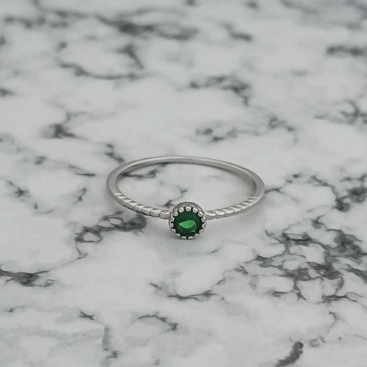 Anillo de Compromiso Plata 925 Esmeralda Sintética: La Promesa Vibrante