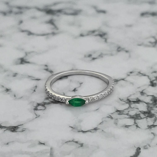 El Anillo de Compromiso Plata 925 Perfecto para una Mujer Sofisticada y Moderna
