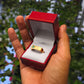 Anillo de Oro 18K para Hombre con Esmeralda – Elegancia Personalizada y Garantía de por Vida
