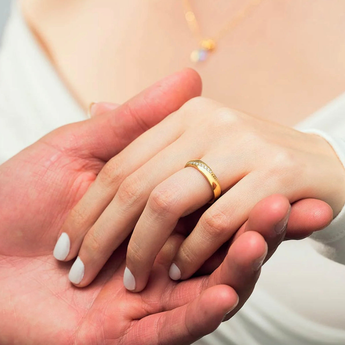 Argollas matrimonio mujer detalle grabado interior