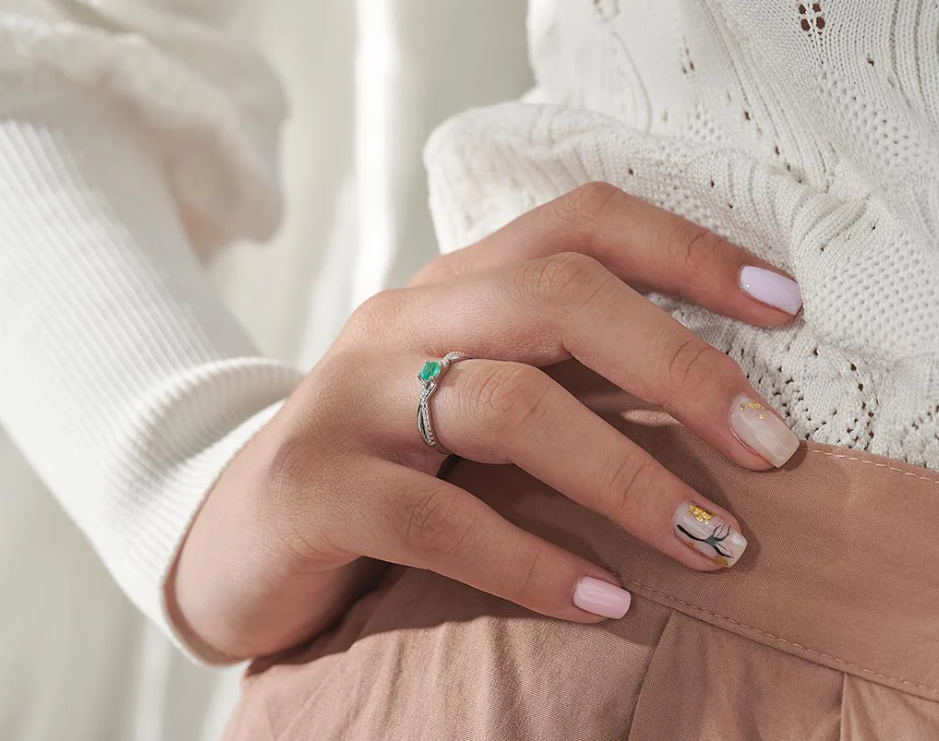 Anillo ENCANTO Brillo Encanto - diseño trenza plata 925 con piedras preciosas