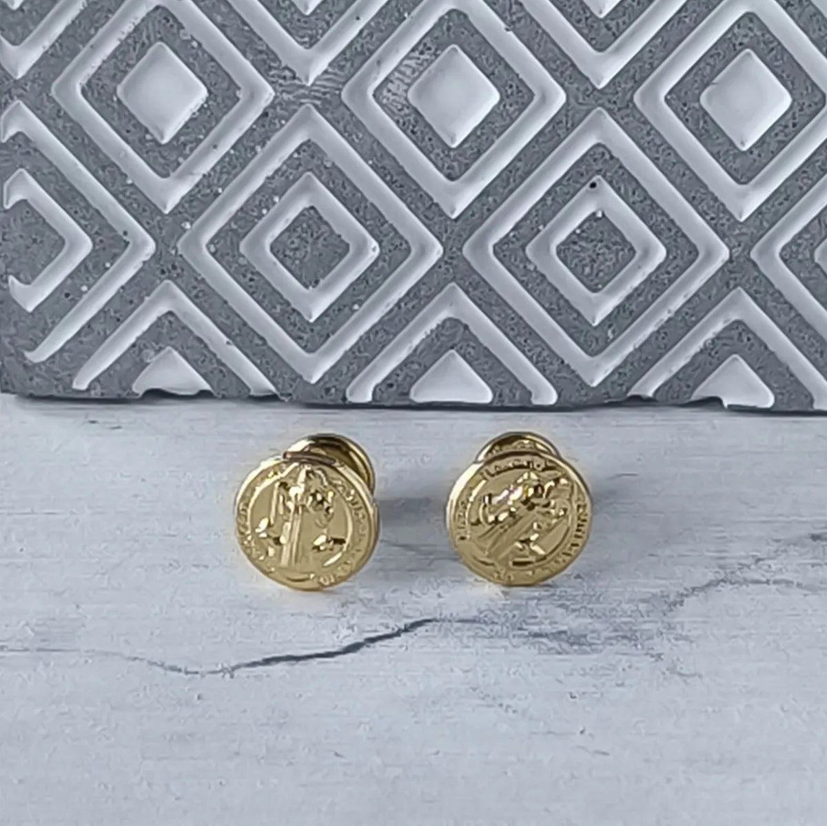 Piercings Aretes San Benito Oro Laminado 18K Unisex