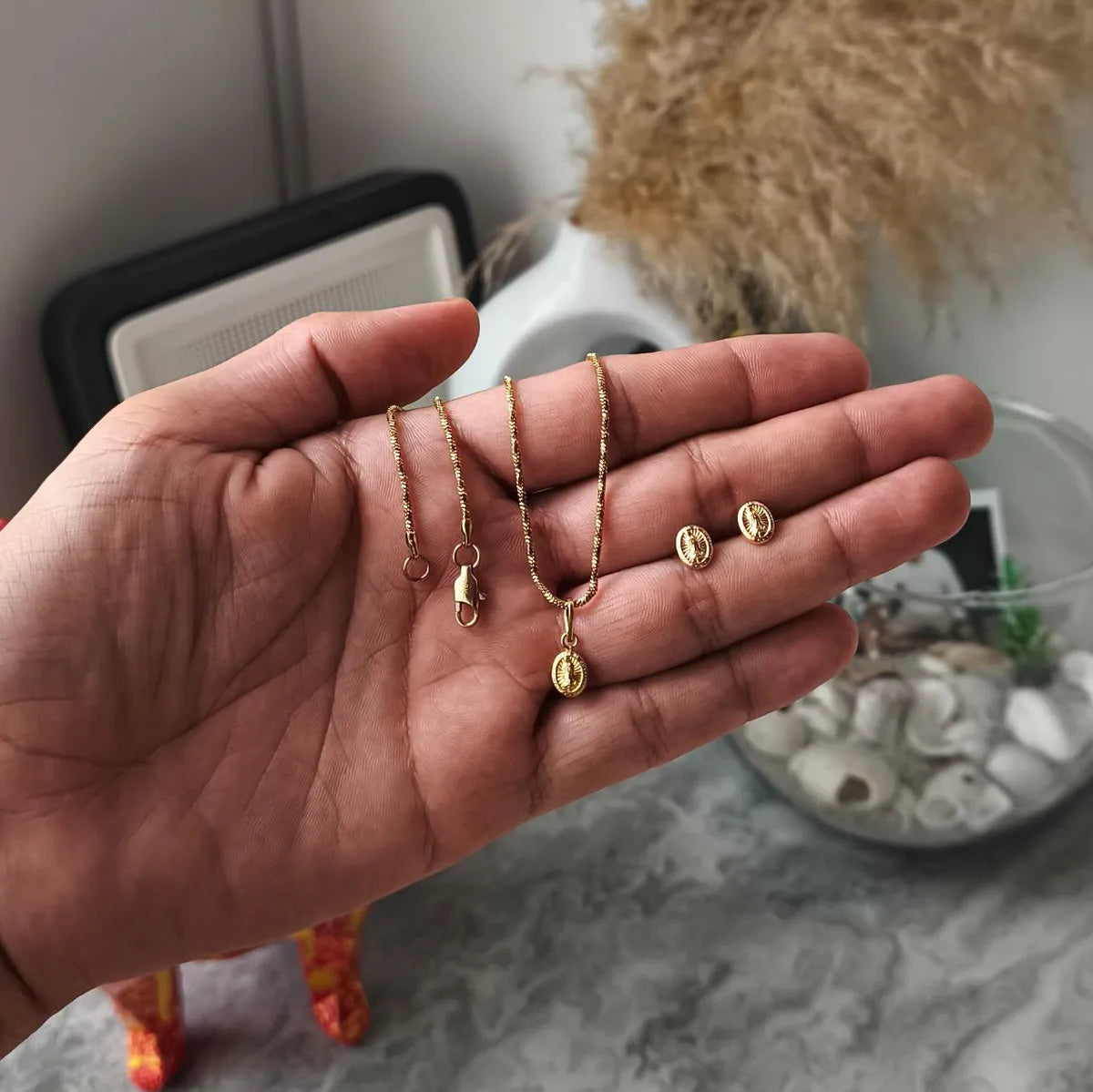 Juego Collar Mujer y Dije + Aretes Virgen Oro Laminado 18k