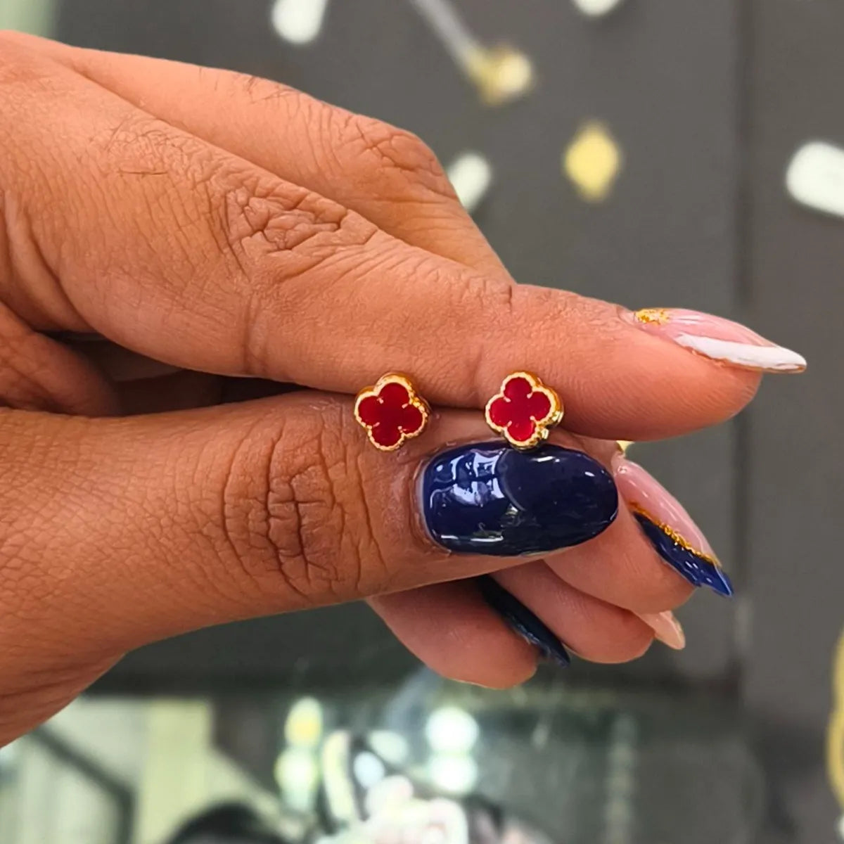 Aretes para Bebé Trébol Rojo en Oro Laminado 18K – Antialérgicos y Seguros