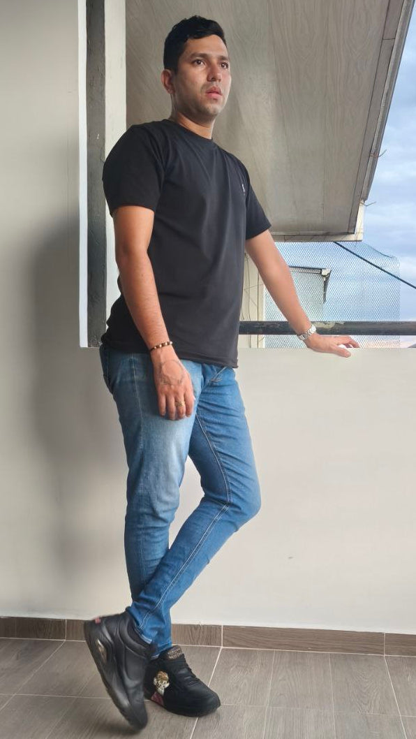 Detalle de los balines de oro 18K diamantados y el tejido de hilo terlenca