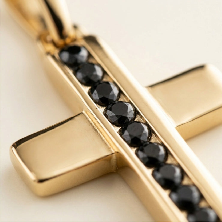 Detalle piedras negras engastadas en cruz oro laminado 18k - acabado premium