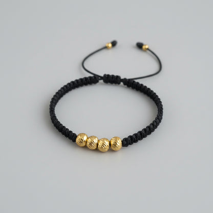 Pulsera personalizada oro amarillo 18K textura diamantada hilo negro hecha en Villavicencio