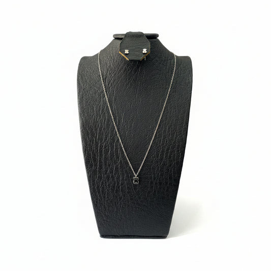 Set Osito Plata 925 completo con cadena dije y aretes sobre fondo blanco