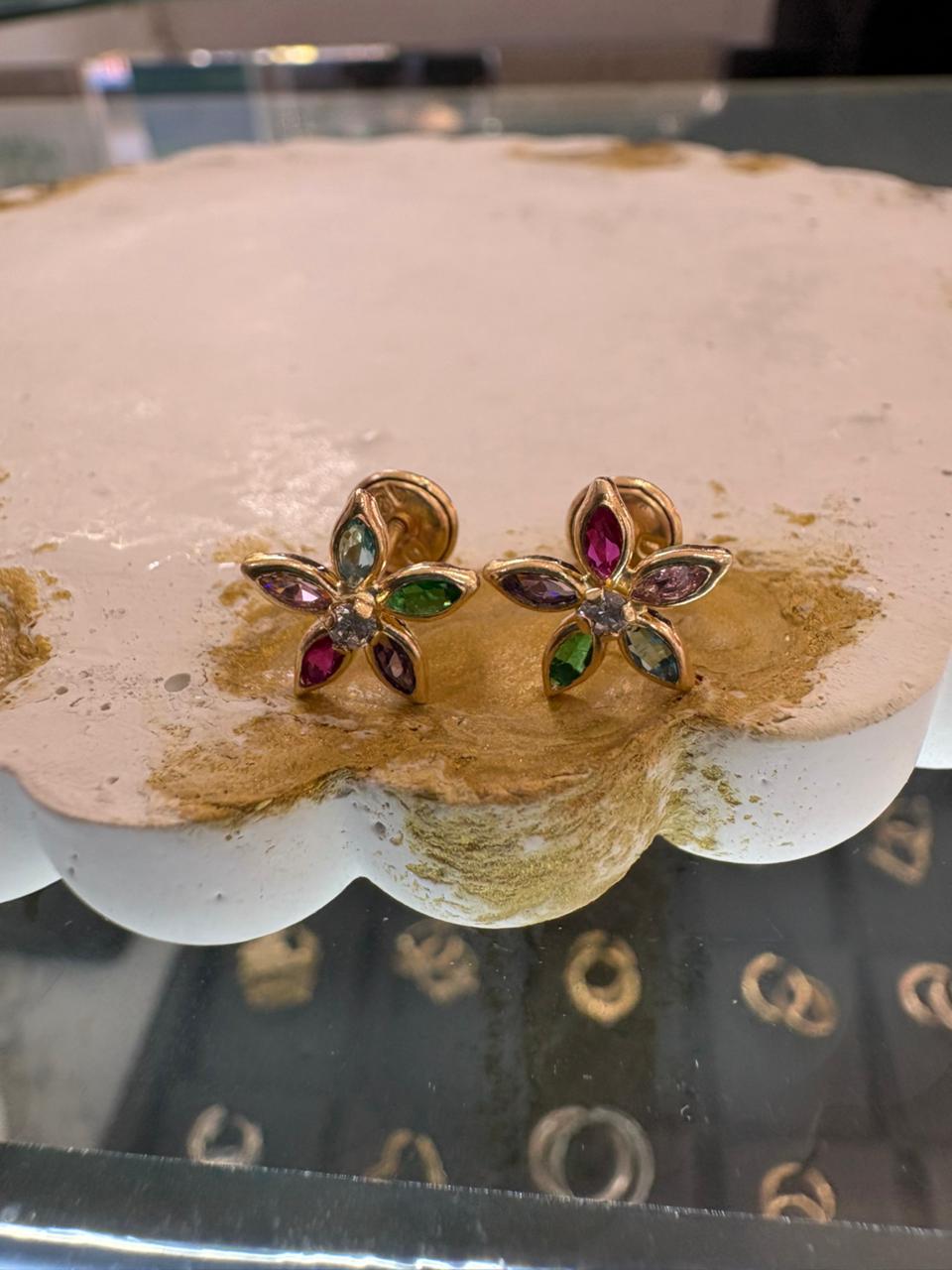 Aretes Topos Flor Oro Laminado 18k