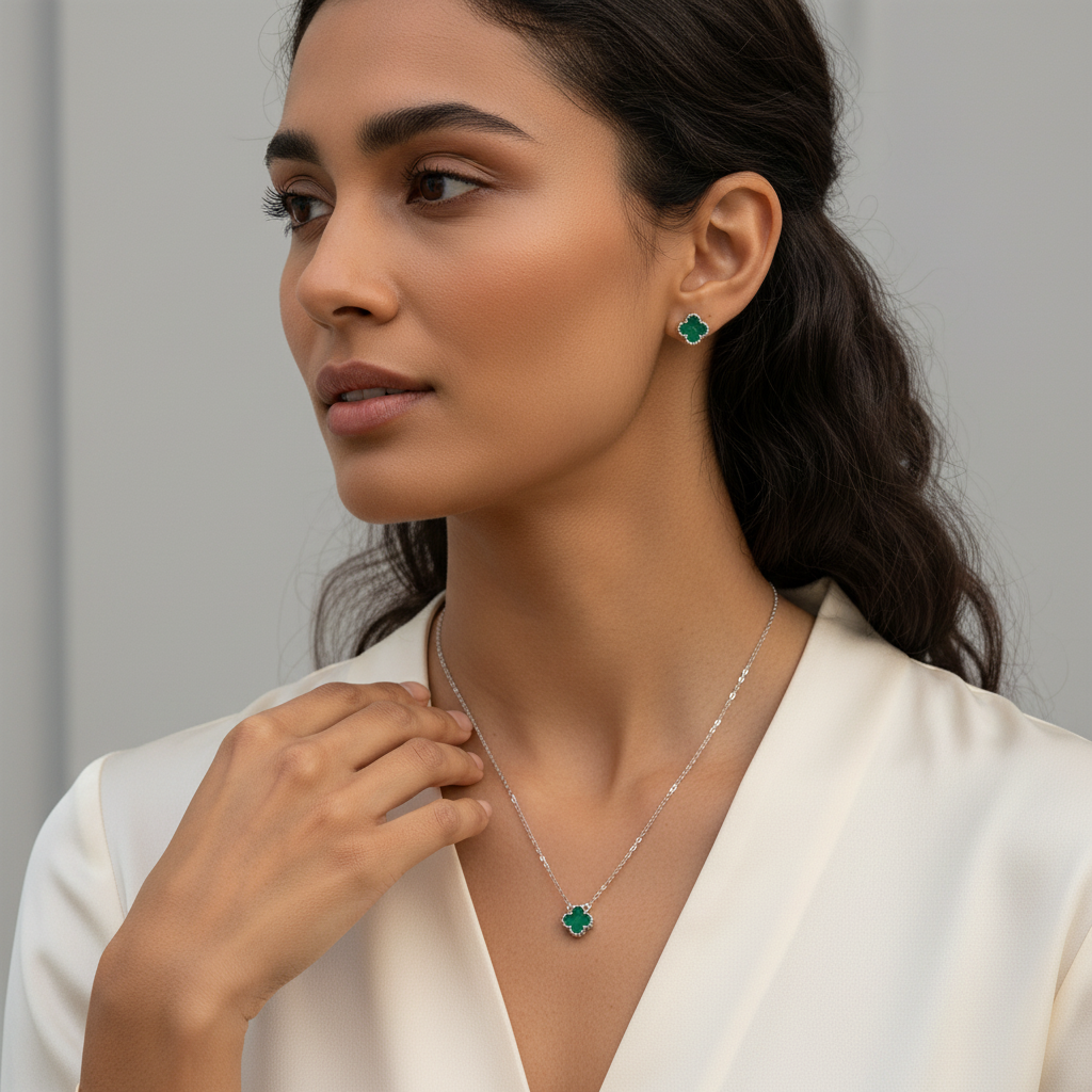 juego cadena plata y dije elegante 